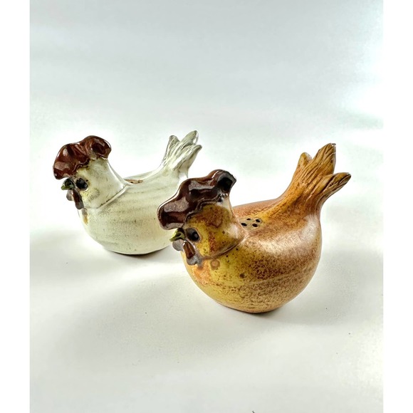 Vintage Art Pottery Chicken Rooster Salt And Pepper Shakers - Picture 3 of 13